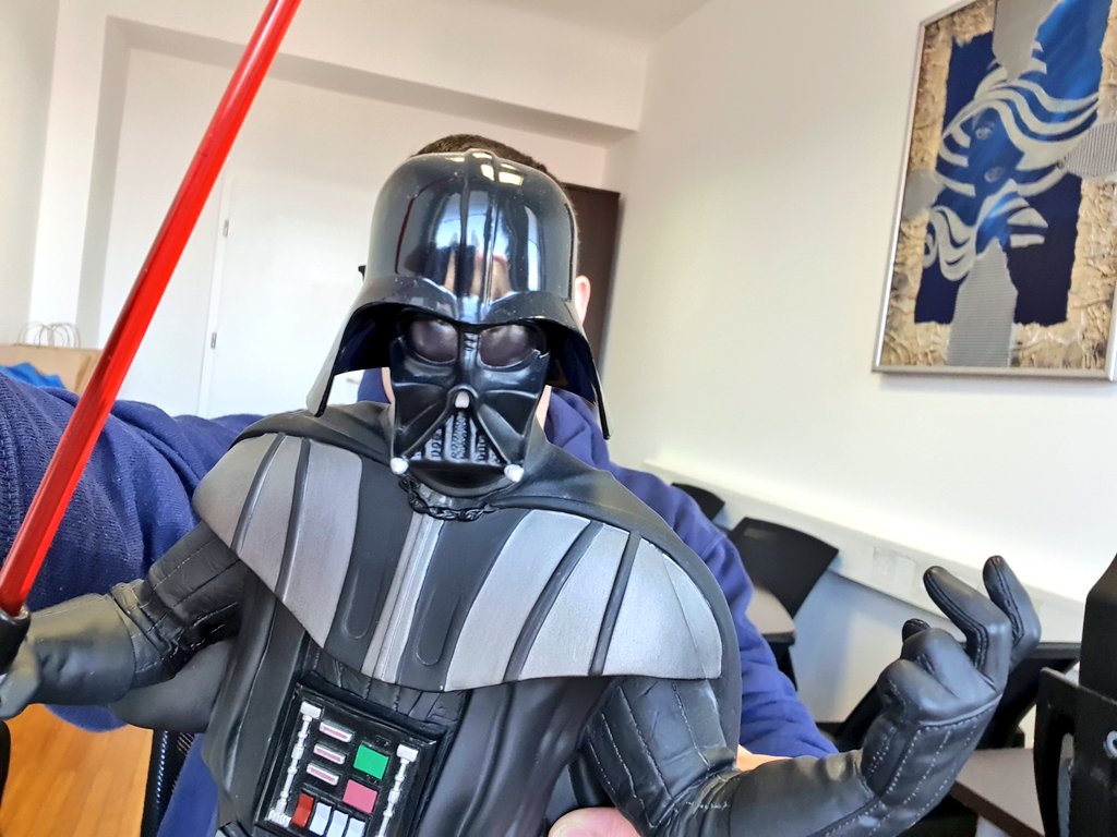 maglorfin's tweet photo. Kaj ste pa vi za pusta? 🤖😹🤣
#DarthVader #Graythecat #CatsOfTwitter https://t.co/q3ZLxEJaLO