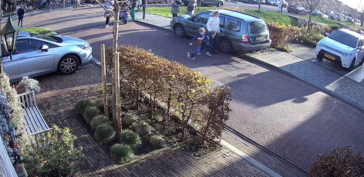 johan_de_ruiter's tweet photo. @handhaving1441 en @gempurmerend wanneer gaan we nou eens serieus optreden tegen dit soort parkeerbeleid. Heb denk al tientallen foto’s naar. @hnoordhuis gestuurd en nog gebeurd er niks. Handhavers manoeuvreren langs auto. Maar geven geen boete. 🤷 https://t.co/zBADpiqRTi