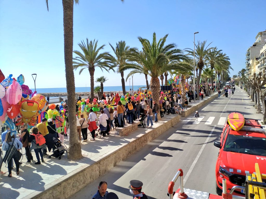 BombersSitges's tweet image. Aquest matí hem realitzat el preventiu de la rua infantil de @SitgesCarnaval conjuntament amb @policiaSitges @AjSitges. Imatges de @Vilanova72