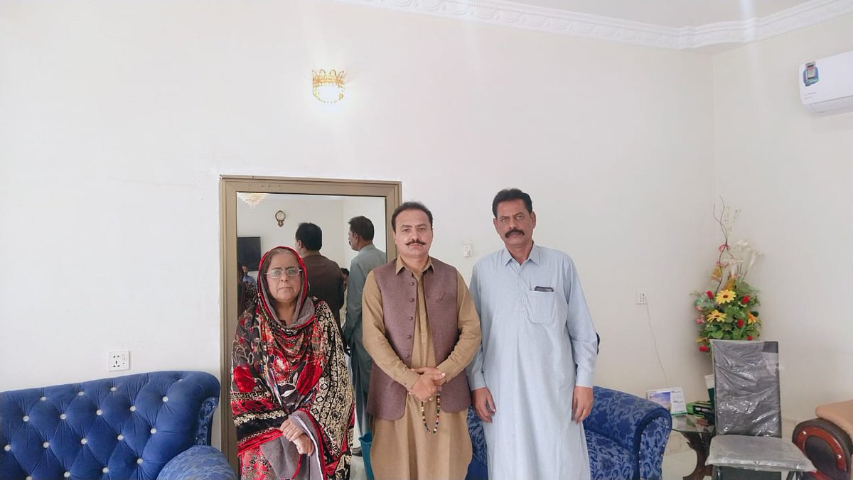 KaptaanUpdates's tweet photo. Pakistan Tehreek Insaf Senior Worker @safiabaloch1 visit  Ranipur Camp for Sindh Huqooq March with Pir Ahmed Shah Jeelani.
#سندھ_حقوق_مارچ
#سندھ_حقوق_مارچ https://t.co/M858EiZRK3