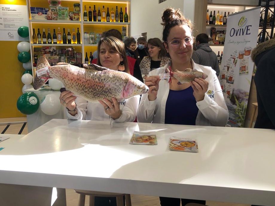 GroupeAqualande's tweet photo. Hier nous étions au @Salondelagri sur le stand de la @lacoopagricole et @Agri_confiance ! Au programme : pesée de #truite et dégustation de nos produits #Ovive 🐟 #SIA2022 #SIAdesretrouvailles https://t.co/4ic6X45z4S