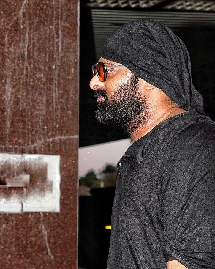vishwatej006's tweet photo. Odiamma Idhi Yekkada Masss Anna 💥🔥🥵🤞
https://t.co/2YBlHKJHCb
#Prabhas #RadheShyam #Mumbai https://t.co/tjZsyh75mf