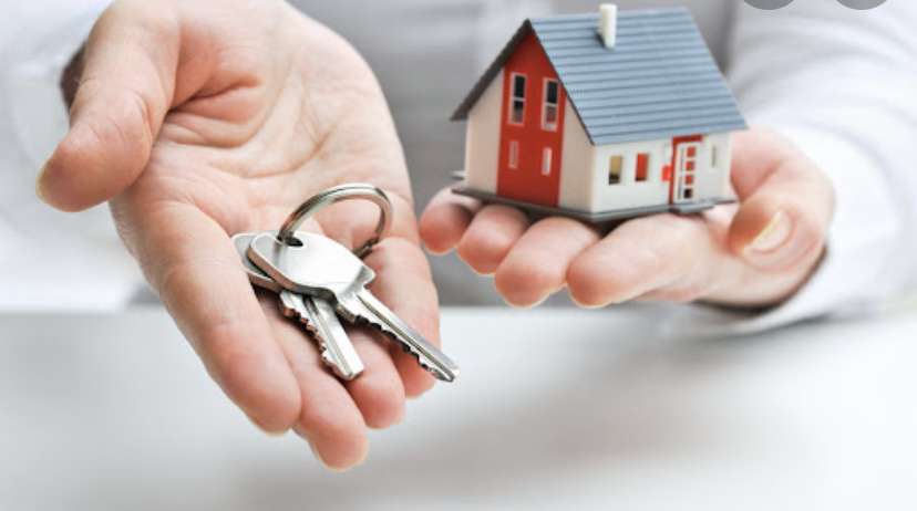 InterColoc's tweet image. Bonjour à tous😁

Nous sommes 4 étudiants de BTS MCO  qui ont pour projet de réaliser une entreprise fictive.

Nous avons donc choisi de créer une entreprise qui réunit les étudiants qui ont un budget moyen pour un logement et les personnes âgées ne souhaitant pas être seules.🏠