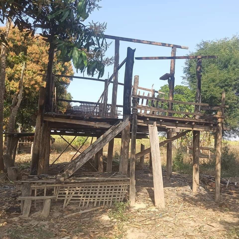 SAC terrorists burnt down 5 residential properties until ashes and looted the provisions on InnDaung village, Tigyaing tsp, Sagaing division on Feb 27, reportedly. #CivilianCasualtiesByJunta #2022Mar1Coup #WhatsHappeningInMyanmar