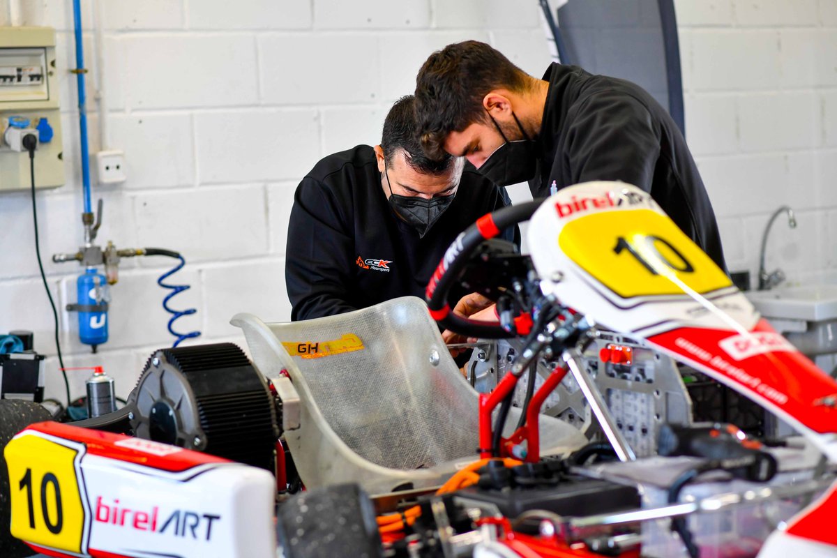 ¿Estáis listos? ¡Salimos a pista!🤙 ¿Quién entrena o corre este finde?

#ekart #ekarting #motorsport #racing #trofeoespañaekarting