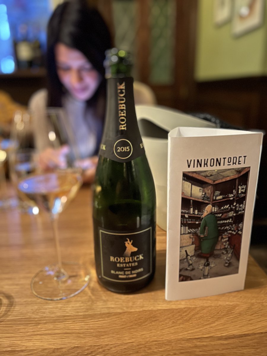 FoodieStavanger's tweet photo. It is awesome to see that there are several wine bars in Stavanger now. In addition to Lapin and Norvald vinbar, you can also get a great selection of wine at Vinkontoret! Check out https://t.co/vn8AF4DR3P 
#wine #winebar #stavanger #eatingoutinstavanger #vinkontoret #roebuck https://t.co/JtF3zB79bq