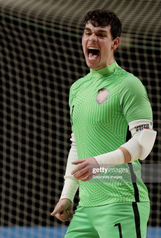 Vanmiddag spreken we Manuel Kuijk (<a href="/kuijkmanuel/">Manuel Kuijk</a>), keeper van <a href="/Oranjefutsal/">Oranje Futsal</a> voor de <a href="/showkeepers/">ShowKeepersPodcast</a> podcast. Welke vragen zou jij graag willen die we hem stellen? 😤

Let me know ⤵️