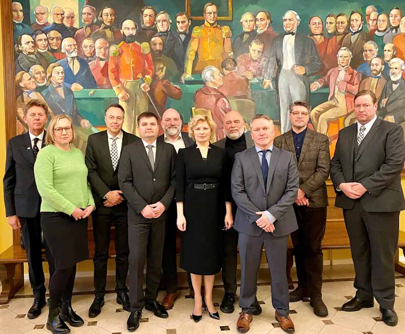 Alþingi (@althingi) on Twitter photo Sendiherra Úkraínu gagnvart Íslandi, <a href="/OlgaDibrova1/">Olga Dibrova 🌻</a>, átti óformlegan fund með fulltrúum utanríkismálanefndar Alþingis í morgun. Til umræðu var hið alvarlega ástand sem skapast hefur í Úkraínu vegna innrásar Rússa.
#Ukraine
#utanríkismálanefnd
#Alþingi
#Althingi Sendiherra Úkraínu gagnvart Íslandi, <a href="/OlgaDibrova1/">Olga Dibrova 🌻</a>, átti óformlegan fund með fulltrúum utanríkismálanefndar Alþingis í morgun. Til umræðu var hið alvarlega ástand sem skapast hefur í Úkraínu vegna innrásar Rússa.
#Ukraine
#utanríkismálanefnd
#Alþingi
#Althingi