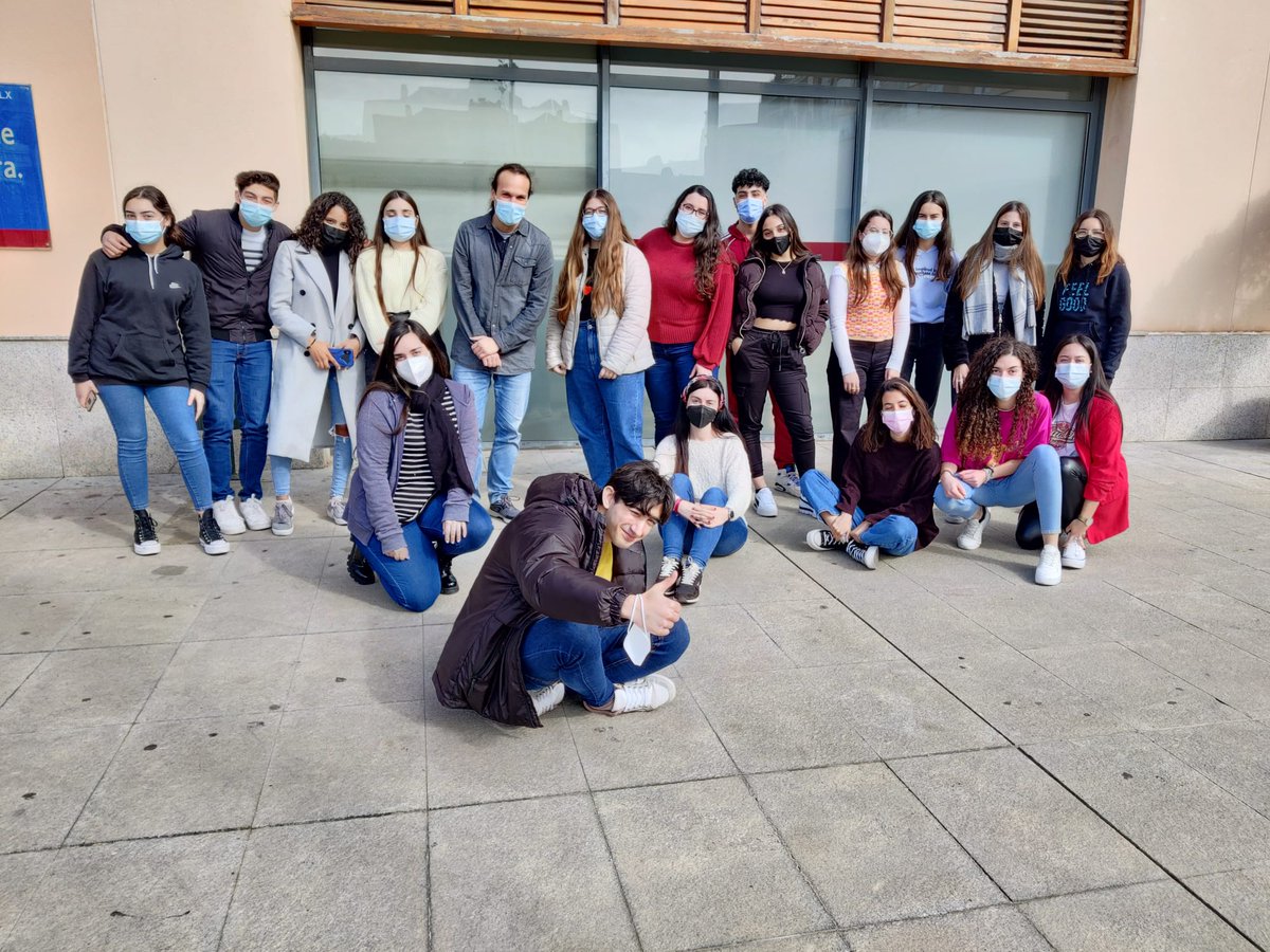 elchejuventud's tweet photo. Una altra activitat que comencem amb ganes i il·lusió.
En aquest cas, @Marga_Anton , regidora de Joventut, va donar la benvinguda a els/les alumnes/as del curs gratuït de Monitor de Menjador Escolar.

Unes fotos? Ací van!

#elchejuventud #actividades #monitorcomedor #gratis https://t.co/TkHB1tTA28