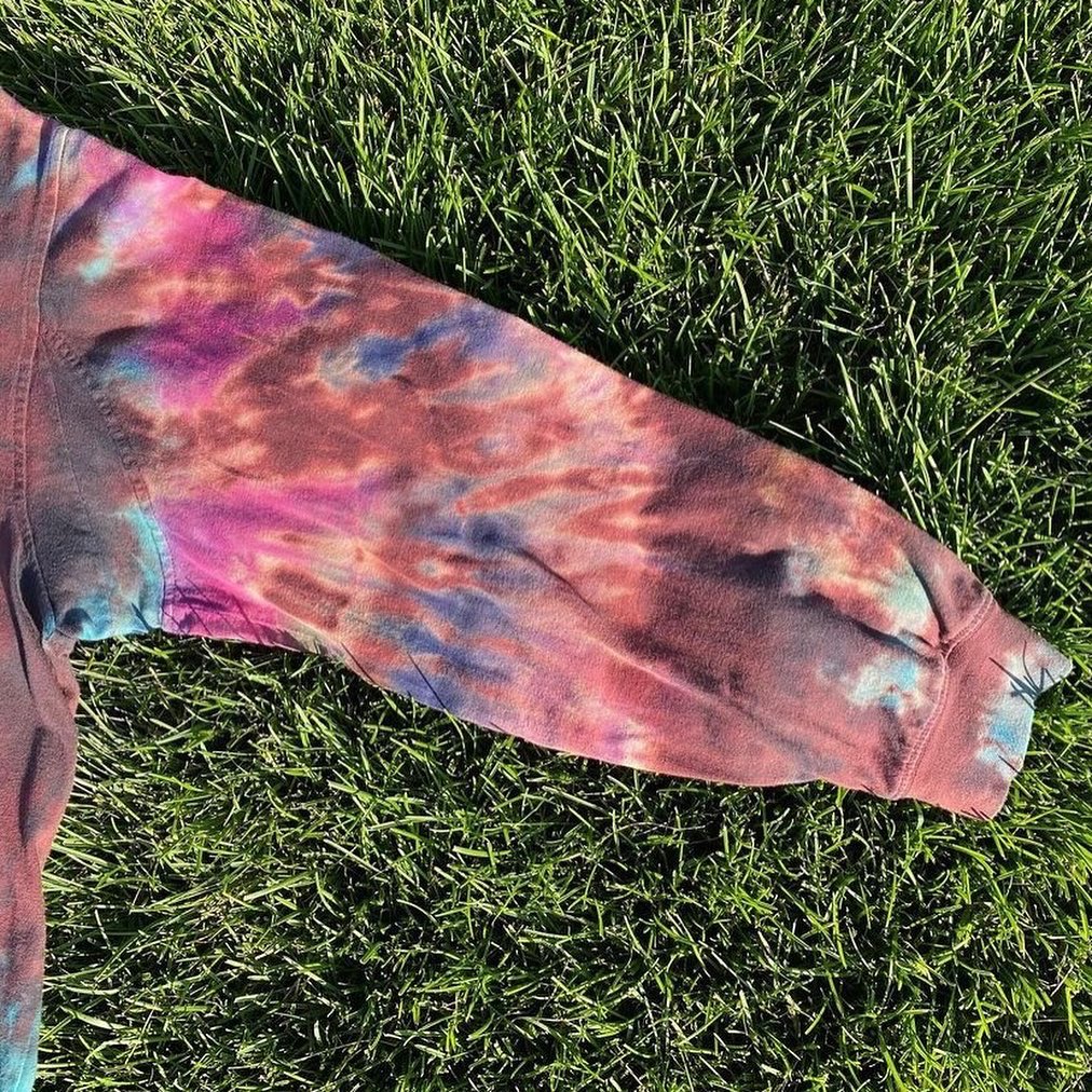 spaghettidyes's tweet photo. Upcycled reverse tie dye turtleneck available🐻🐷🐟🍇
It’s 20% off along with everything else in my shop :)
Size XL ~ link in bio✨ https://t.co/TeVdiGQwm8