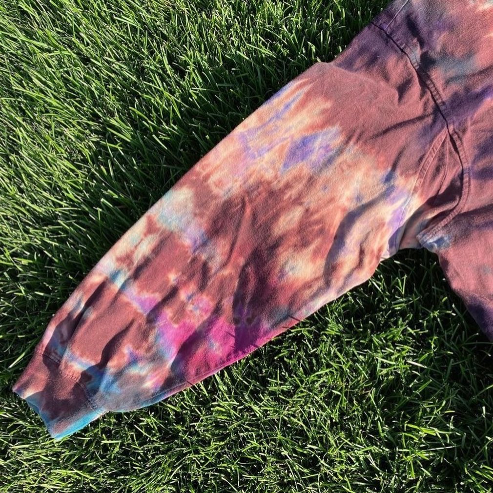 spaghettidyes's tweet photo. Upcycled reverse tie dye turtleneck available🐻🐷🐟🍇
It’s 20% off along with everything else in my shop :)
Size XL ~ link in bio✨ https://t.co/TeVdiGQwm8