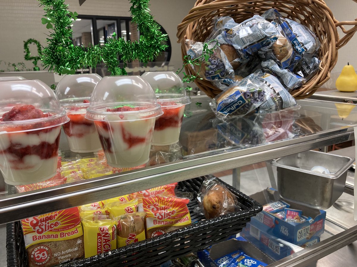 We are serving up fresh fruit,smoothies and parfaits for Breakfast at LHS! #wearelamphere