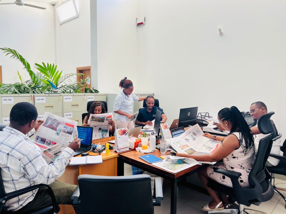 FumbaTown's tweet image. Happy New Month! 

When the newest issue arrives everyone stops working!
 
#TheFumbaTimes #ThinkGlobalActLocal #NewestEdition #NewMonthNewGoals