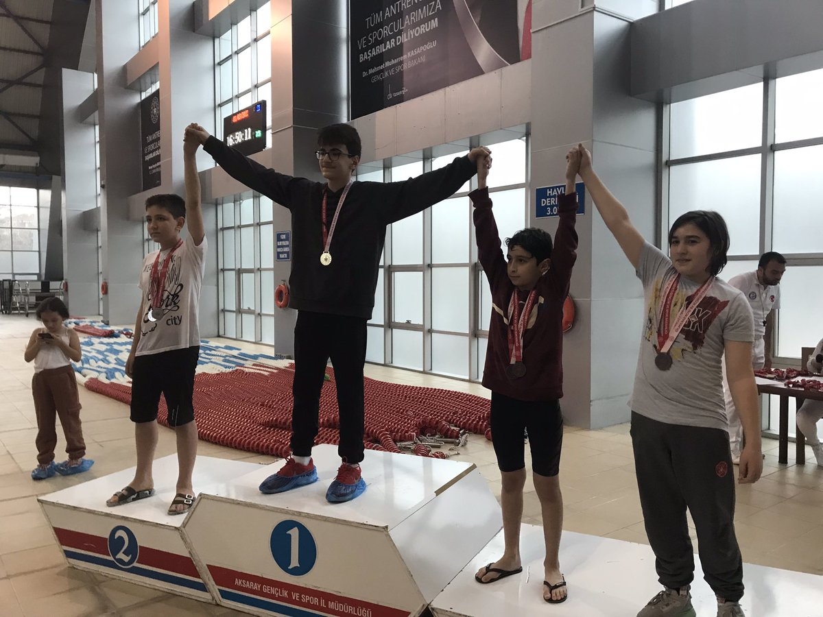 Aksaray Okullar Arası Küçükler ve Yıldızlar Yüzme müsabakasında öğrencimiz Atakan Coşkun 1. Gün yarışlarında
 50m kelebek stilinde 3. 🥉 
50m kurbağa stilinde 4. ü olmuştur 
<a href="/BKAksaray/">BK Aksaray Kampüsü</a> <a href="/YusufVarolun/">Yusuf Varolun</a> <a href="/NKaplan33/">nihat.kaplan33</a> <a href="/MuratKeskinMRT/">Murat Keskin</a> <a href="/EniseYuzgec/">Enise Yüzgeç</a>