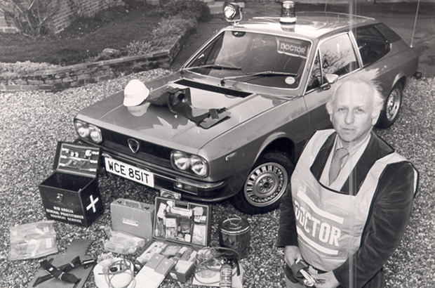 Magpas_Charity's tweet photo. Continuing the #50yearsofMagpas series...
By 1972 Magpas had secured £25,000 in funding, enabling them to supply all doctors with equipment and pagers in order to respond from home or their GP surgeries and start saving lives in Cambridgeshire. https://t.co/jytX4V1YUo