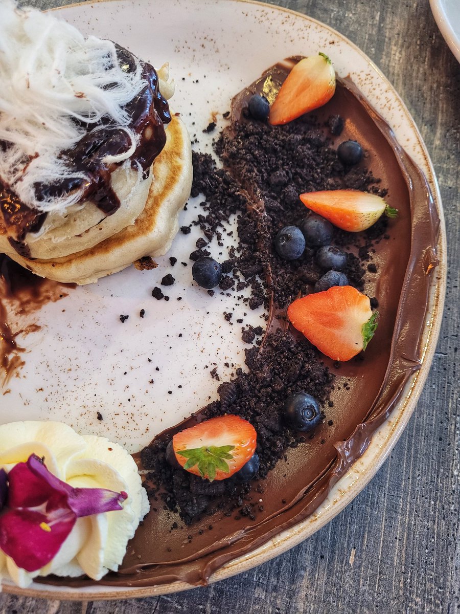 Happy Pancake Day! How I wish I spent my morning! 😋 Gobbling up these @Oreo Nutella #Pancakes at The Little Bakery in South Queensferry! 🥞 #PancakeDay #ShroveTuesday @NutellaGlobal @VisitScotland