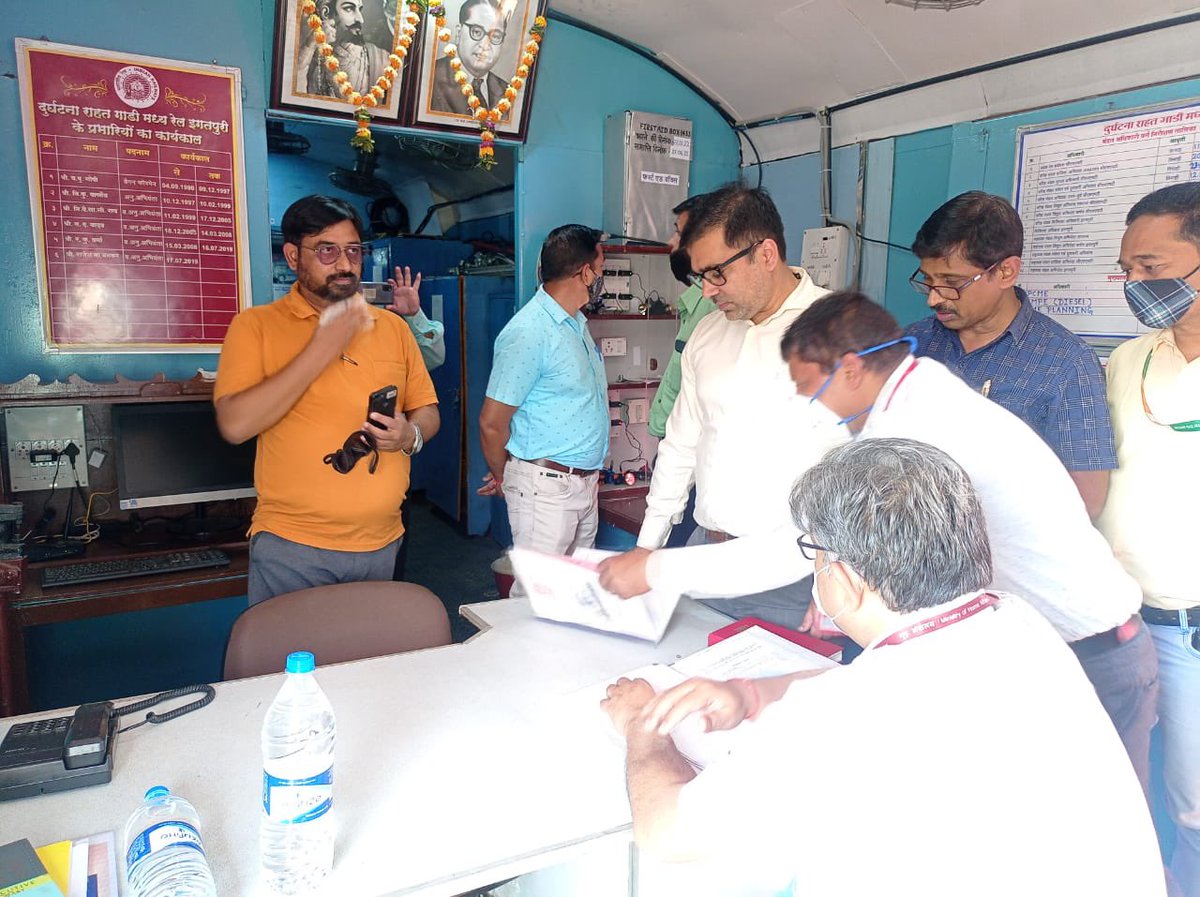Safety Inspection of CSMT-IGATPURI Rail section by Shri Vivek Srivastava ED PG, Rly board along with Shri Robin Kalia Sr DSO Mumbai and team of officers.
#SafetyFirst #SafetyMatters