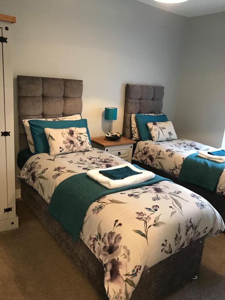 TheHolidayCots's tweet photo. 💬"Absolutely beautiful, spacious place to stay for any family and perfect location to local areas and immediate pubs and things to do. Highly recommend this location!"
🛌Sleeps 1-4
https://t.co/R9ZNERHOfR
#CornsayColliery #Durham #GuestReview #Peaceful #SelfCatering #Sunderland https://t.co/N3Ab73LtE6