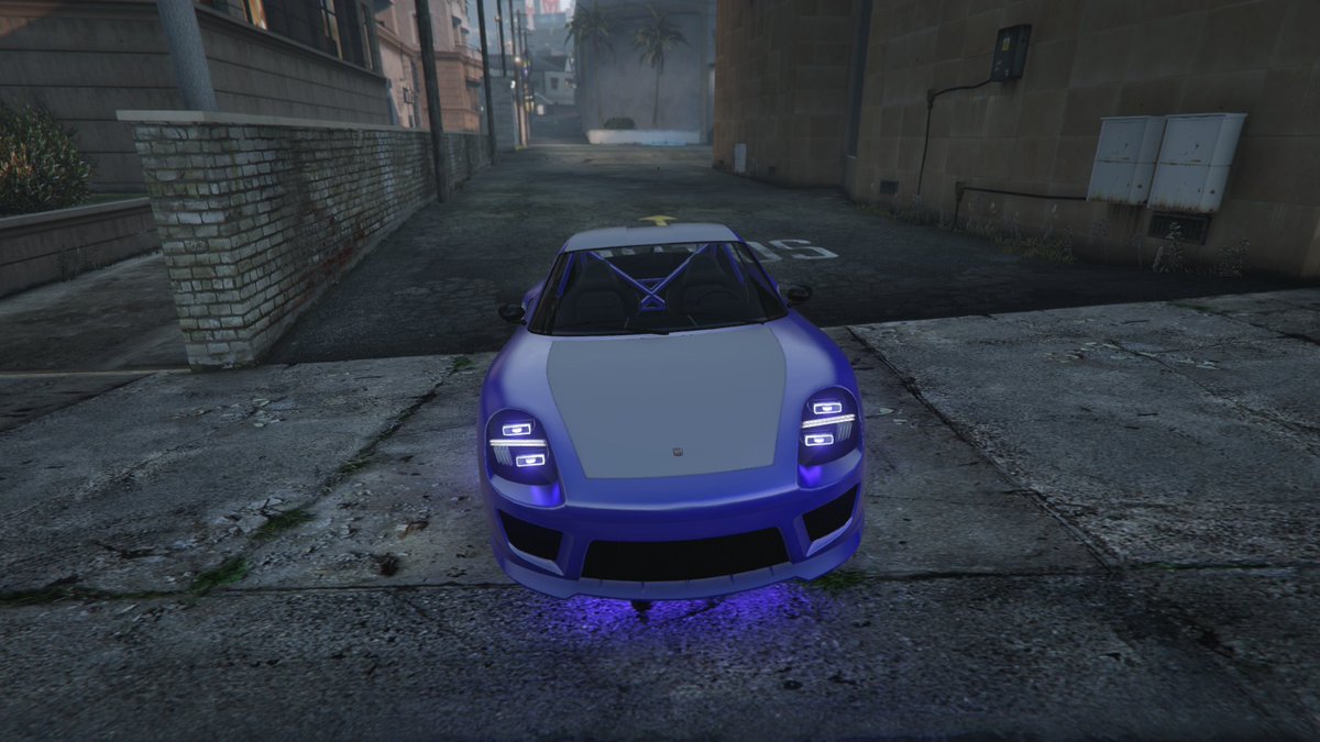 2FlyCrew tweet media