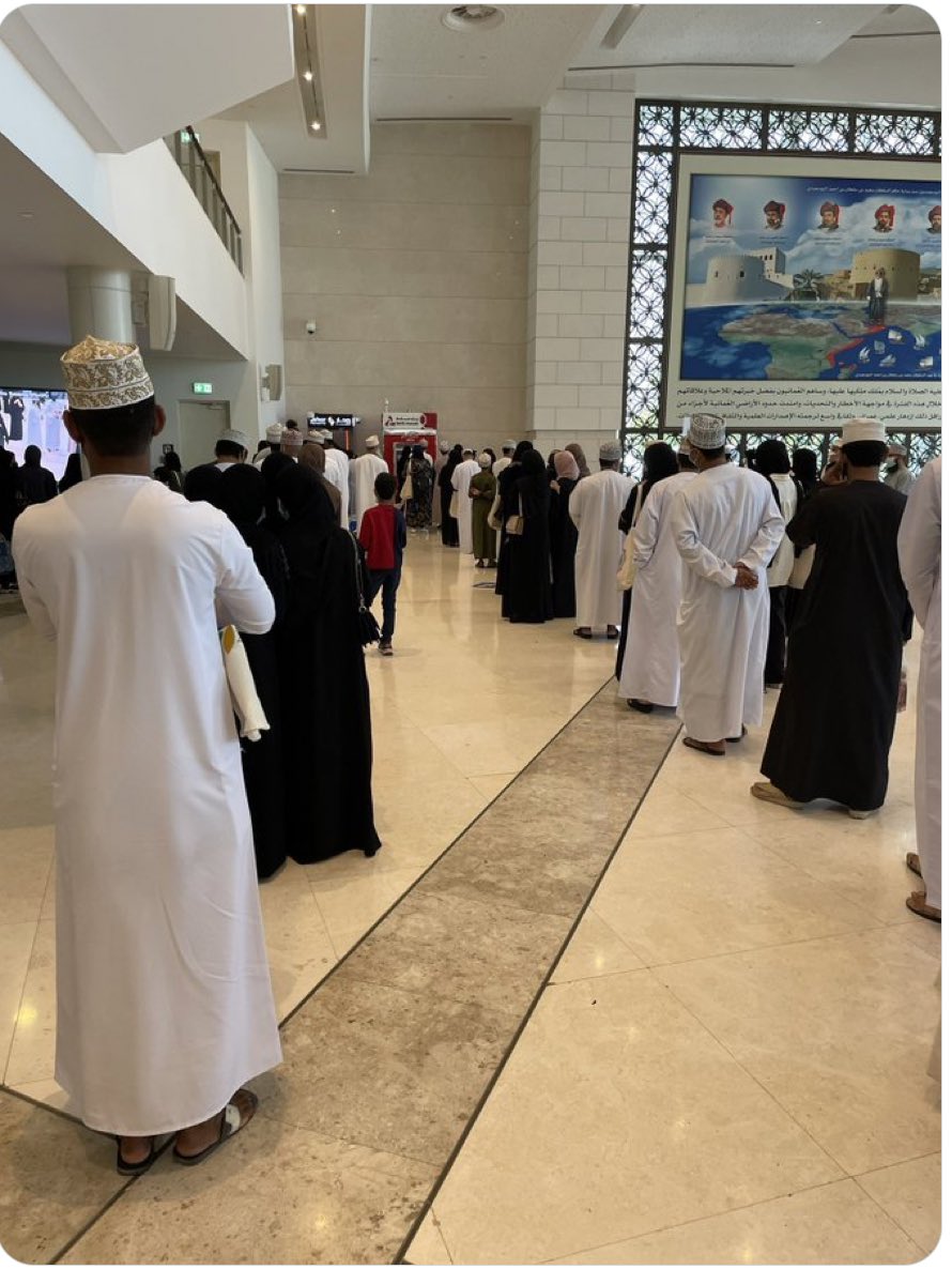 هذه جمعية  خيريه بتوزع  فراخ ولحمه
ولا شيء اخر