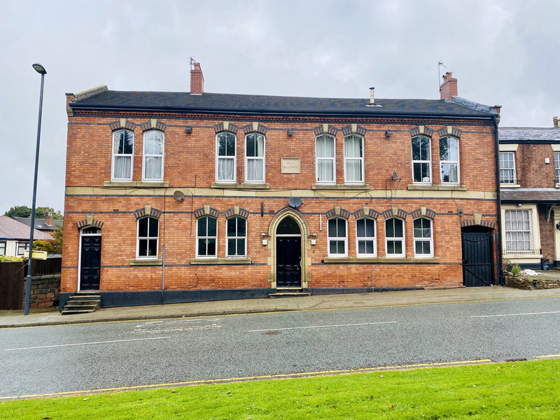 STew_Prescot's tweet image. Thinking of selling - We have buyers waiting for Flats /apartments in Prescot and the surrounding areas. Get intouch today to book a free valuation 📞0151 363 9343  #Sold #Prescot #buyerswaiting