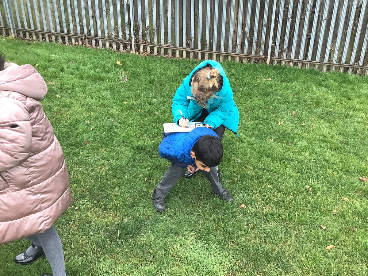 gfprimarycov's tweet photo. 2L have been making the most of the lovely weather by hunting for wild flowers around our school grounds. We had to create a tally chart of what we found. We worked really well as part of a team and loved being in the fresh air. #GFY2 #GFScience #ScentedGarden https://t.co/Em2AI6oO3C