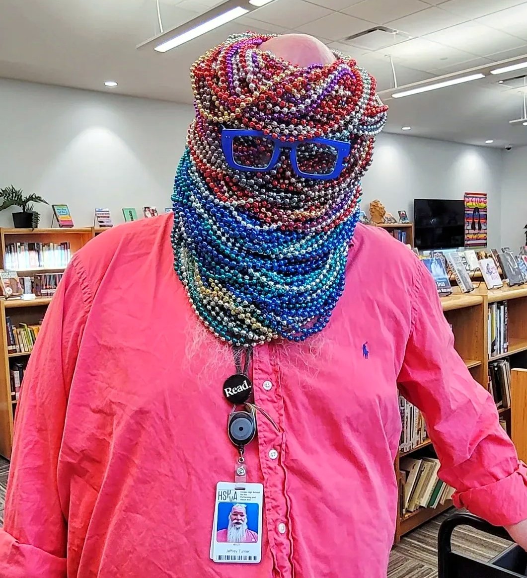 HSPVA's tweet photo. Happy Mardi Gras! Mr. Turner's throwing beads today so be sure and drop by the library to get yours! #hisdlibrariesnow #hisdlibraries @HisdKids @HISDChoice @HISDLibraryServ #whatwouldbaldlibrarianread #wwblr #beads https://t.co/itLjuaN2bv