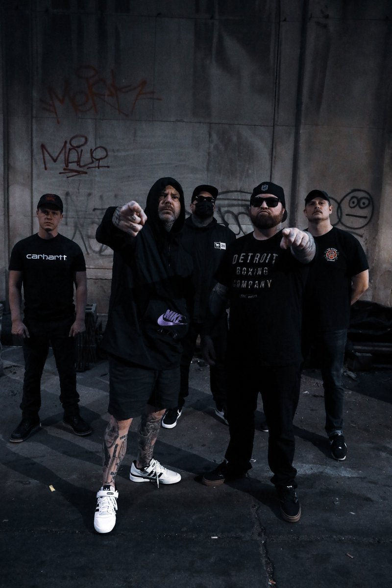 SixFeetUnderRadio tweet media