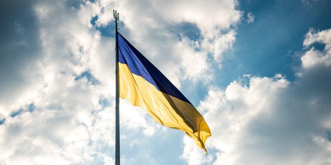 Courage and defiance now have colors in our minds! Godspeed UKRAINE!!!! #Ukraine #endputin https://t<a href="/tag/ukraine"class="tags"><span>#ukraine</span></a><a href="/tag/endputin"class="tags"><span>#endputin</span></a>