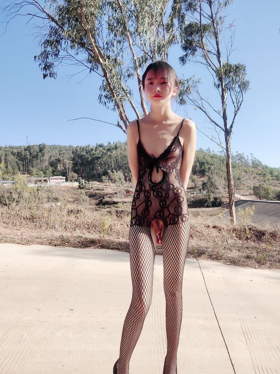 爱运动的小盆友on X: 情趣露出自慰👍👍👍👍👍 这小姐姐太哇塞了，露脸才是王道啊，估计在村里人缘一定很好🙈  t.coBK4ogFdj77  X