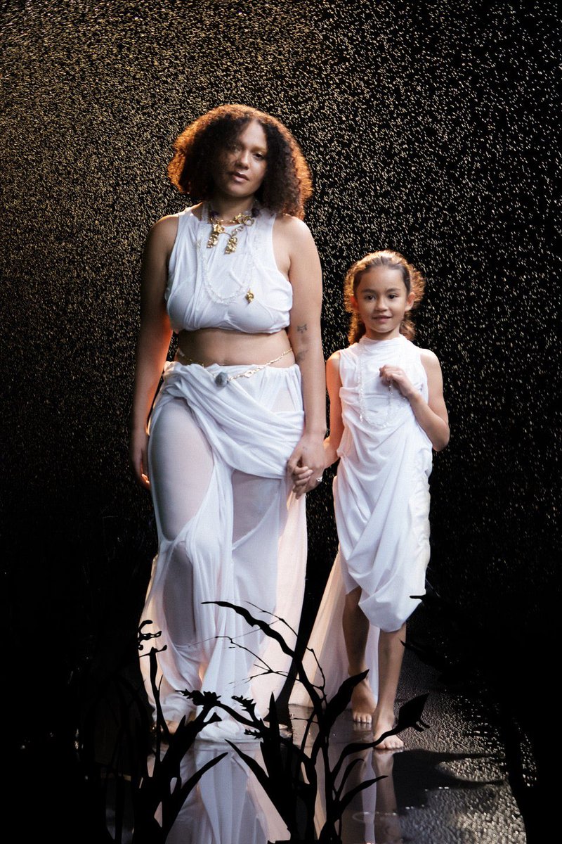 jacquemusx's tweet photo. The stages of motherhood but make it high fashion https://t.co/IhGTGCUjTw