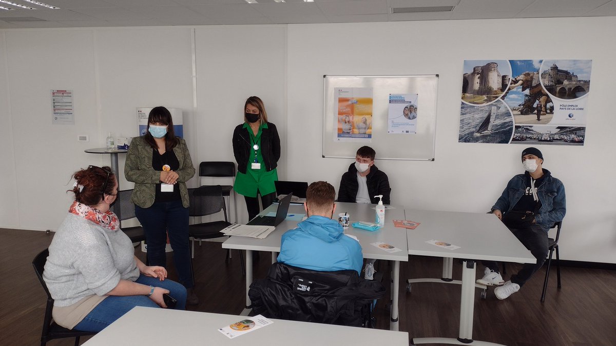 Prefet49's tweet photo. Je suis présent pour accueillir les premières signatures de #CEJ, Contrats d'Engagement Jeune, cet après midi à l'agence @pole_emploi des Capucins @Angers : un parcours sur-mesure pour aider les jeunes éloignés de l'emploi à bâtir un projet professionnel durable. https://t.co/Baml86zI5z