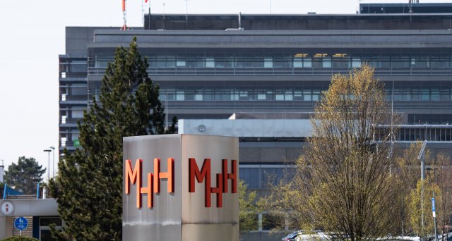 Dt_Aerzteblatt's tweet photo. Weitere Förderung für Clinician-Scientists-Programm in Hannover: Hannover – Das Clinician-Scientists-Programm „PRACTIS“ an der Medizinischen Hochschule Hannover (MHH) erhält eine weitere Förderung von der Deutschen… https://t.co/GXjYFyeOwX #Forschung #PRACTIS #MHH https://t.co/srNRj4sqM4