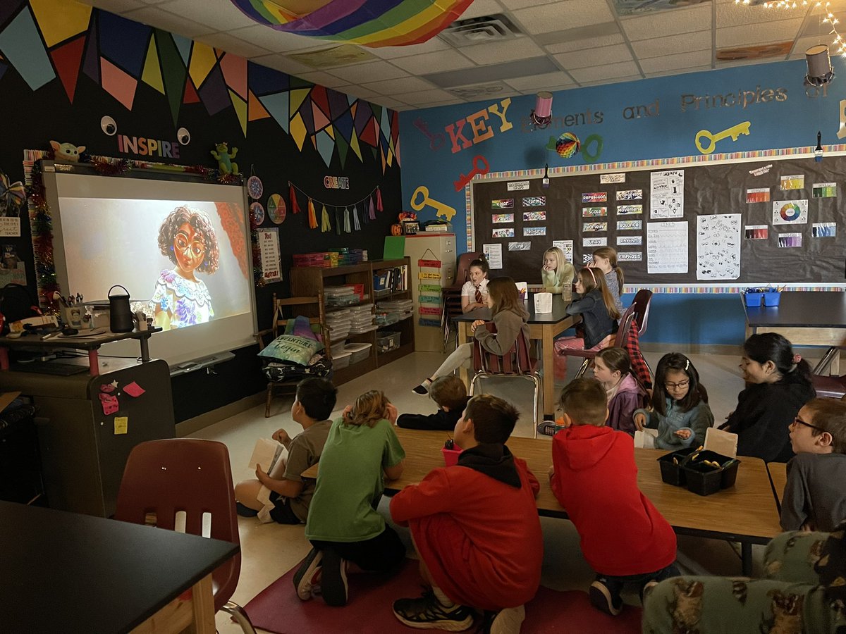 Rewarding my amazing 3rd graders from <a href="/Howard_Mambrino/">Liz Howard M.Ed.</a> class for their awesome behavior for the 6 weeks!!!!  #10houses1family <a href="/mambrinosteam/">STEAM Academy at Mambrino</a> <a href="/granburyisd/">Granbury ISD</a> @HeatherBoisjol1 #mykidsareawesome