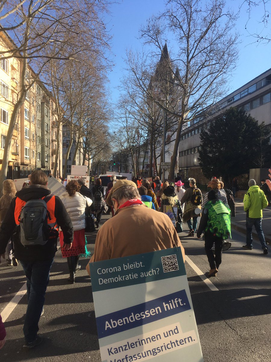 ElefantImRaum2's tweet image. #mz2802: Weniger als erwartet, aber mit konsequentem #Infektionschutz für #Frieden, #Selbstbestimmung und gegen #Spaltung und #Impfzwang demonstriert! Danke, Ihr Mutigen, dass Ihr da wart!❤️
