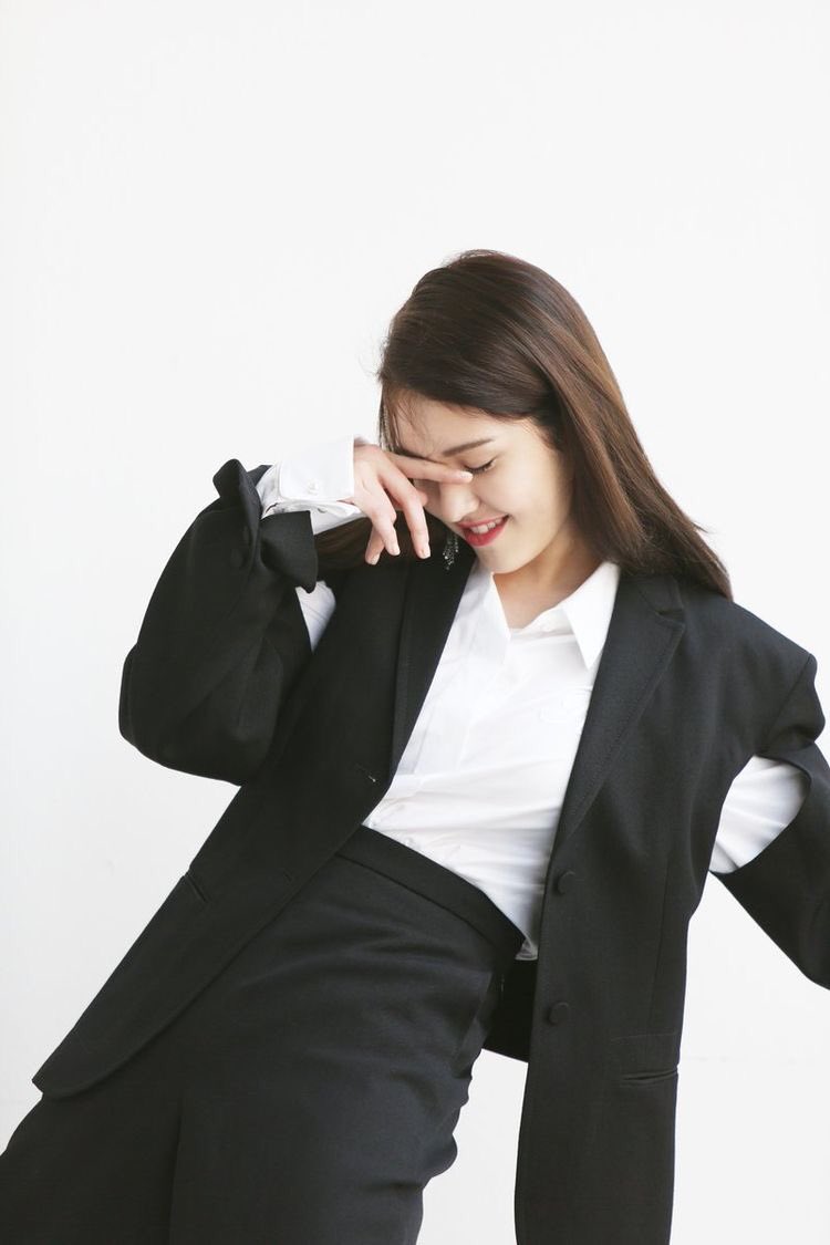 lovennik's tweet photo. suits suit her a little TOO MUCH https://t.co/ynm66IAQg9