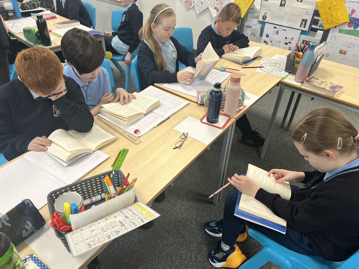 MissOliverStNin's tweet photo. Developing reading strategies in this week’s Reciprocal Reading lesson #clarifying #questioning #predicting #summarising https://t.co/QfArwe4vBh
