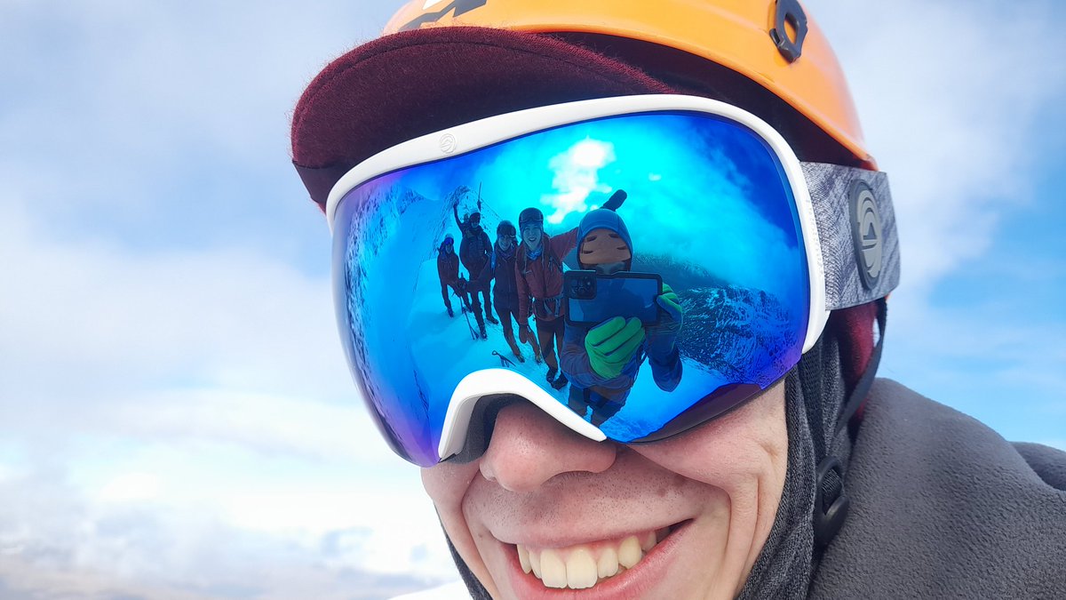 alexanderrclay's tweet photo. Good times on the Carn Mor Dearg Arete, Ben Nevis #reflectionselfie https://t.co/d0SgljFm2V