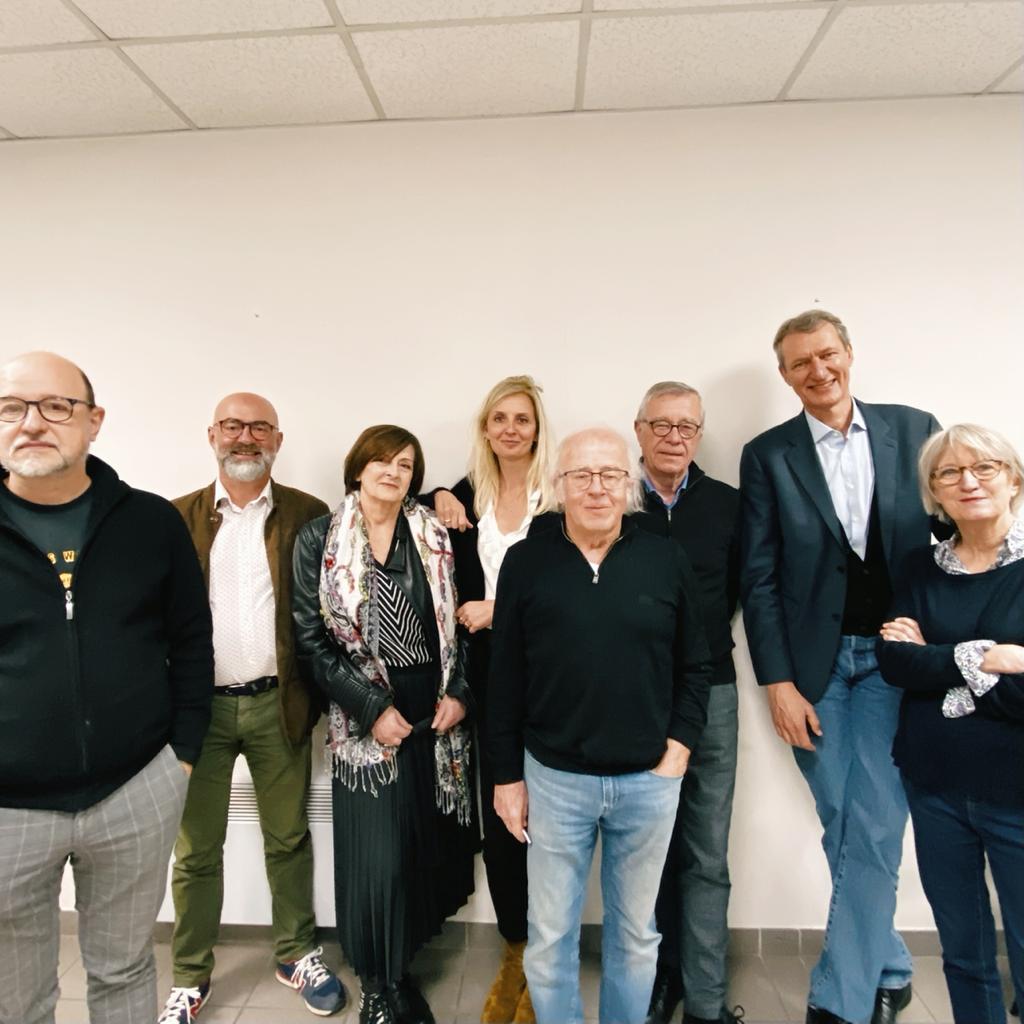 👋🏼 Une étape de plus de franchie avec la signature de la convention de gestion entre l'AGREA et <a href="/AssoRenovation/">Association Rénovation</a> ! Nos deux institutions étaient réunies hier soir afin d'officialiser cette avancée collaborative et préparer sereinement la fusion prochaine.