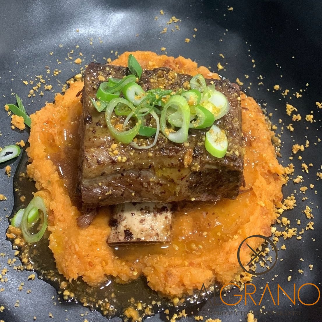 rte_algrano's tweet photo. ¡COSTILLA! | Esta es de vaca madurada y hecha a baja temperatura con una parmentier de sobrasada ibérica. A veces hacemos cosas diferentes… 
.
☎️ 96.1323233 | 📲 https://t.co/PCpYhtRDCe
.
#restaurante #algrano #restaurantealgrano #paterna #valencia #lacañada #gastrolovers https://t.co/6ywMAA4zeY