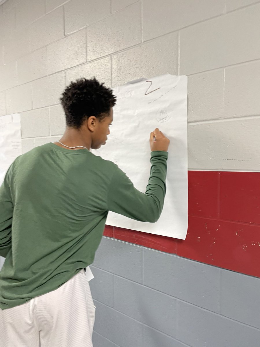 TravisHS_AVID's tweet photo. AVID I collaborates to brainstorm examples to use on their STAAR practice essays @THS_Tigers  #THSCollaborates #AVIDWay https://t.co/6Yvy48wMjm