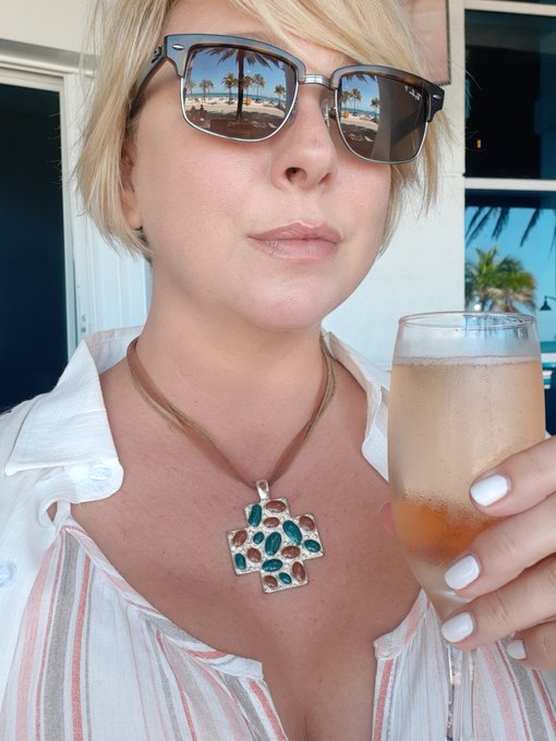 Cheers🥂 https://t.co/dAFHX2Sqh3<a href="/tag/momcomesfirst"class="tags"><span>#momcomesfirst</span></a>