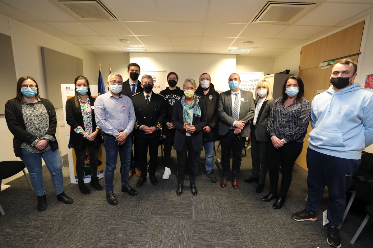 Merci aux conseillers @UNMissionlocale et @pole_emploi qui accompagneront les jeunes avec le Contrat d’Engagement Jeune, comme ici à Amiens où je suis venue signer les premiers contrats.

Votre mobilisation est déterminante pour notre jeunesse. #CEJ #1jeune1solution