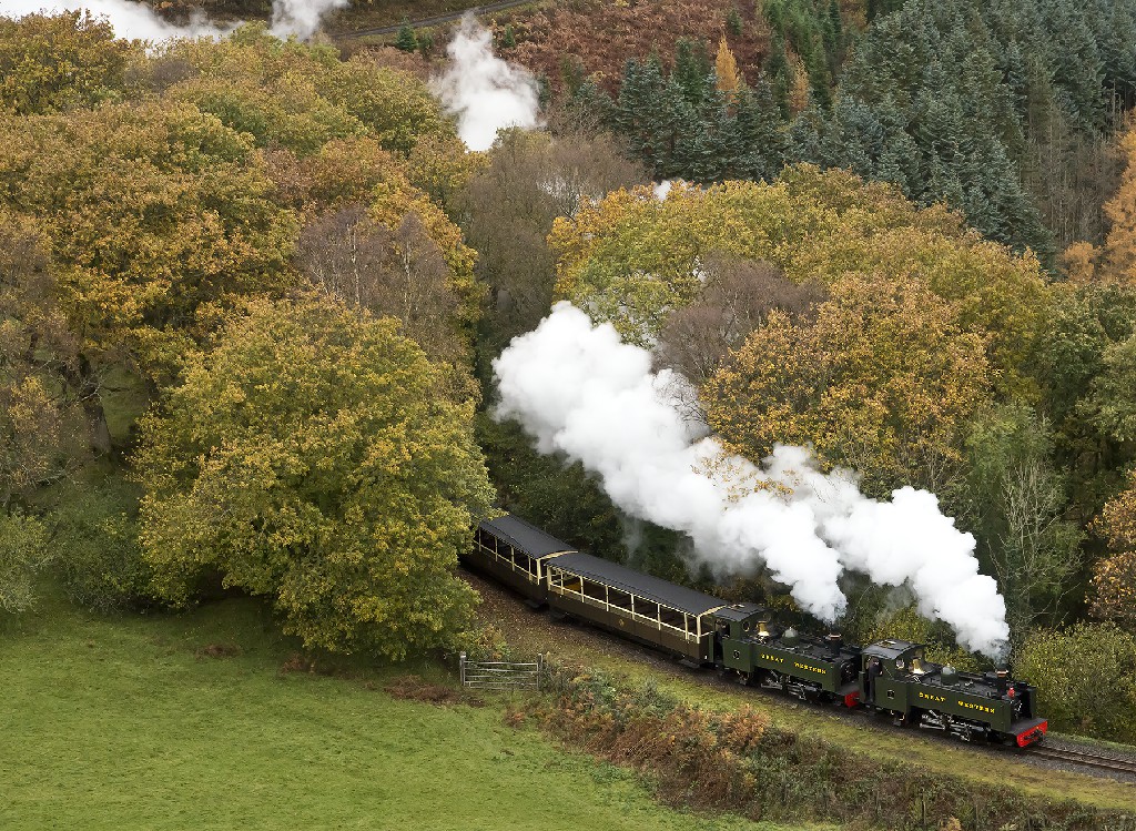The curve along the bottom of Faen Grach is an iconic location for photographing our trains. These images were taken during a photo charter in November 2021 by John R Jones. #cambrianmountains #steamtrain #rheidolrailway #rheidolvalley #greatwestern #Garratt #narrowgauge