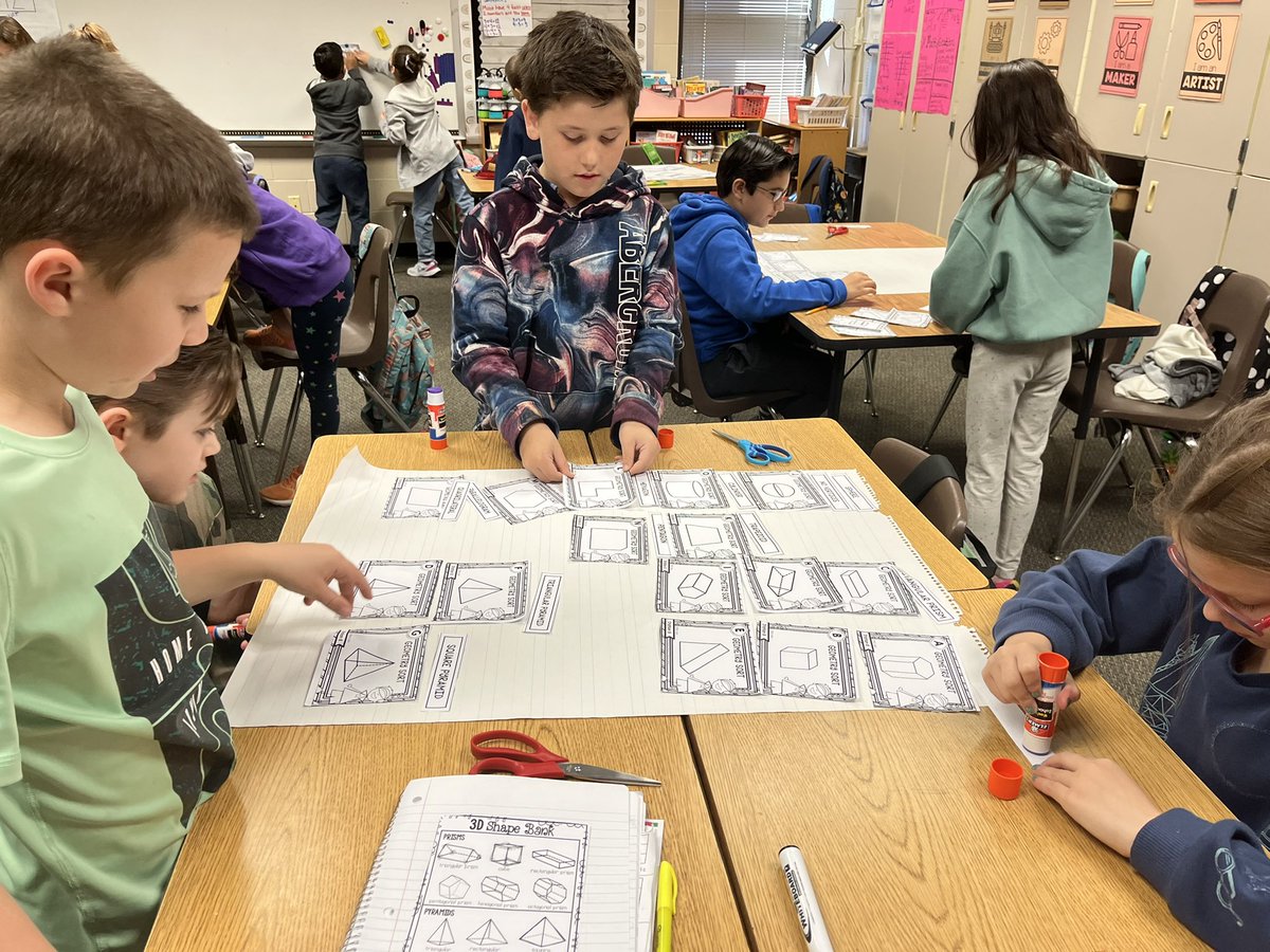 MelissaColbert2's tweet photo. Group Geometry Sort. @HumbleISD_HHE #growingtogether #collaborators #communicators https://t.co/xhfEourwM9