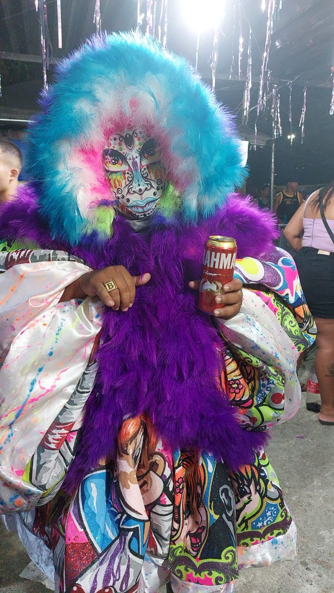 TioBelloni's tweet photo. Tio Belloni tbm e bateboleiro ..sendo reconhecido pelo anel do poder🤣🎭🍻 #carnavrau https://t.co/N4MoXCl5iV