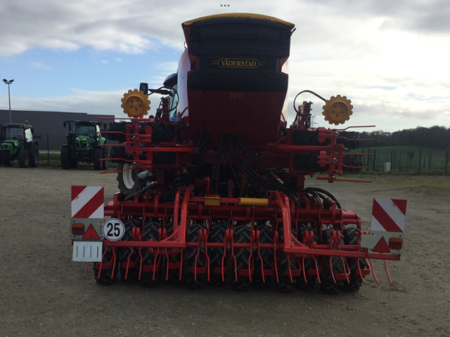 Livraison d'un Rapid 400 S <a href="/vaderstad/">Väderstad</a> sur le secteur de Dinéault.

@VaderstadFrance #vaderstad #väderstad #vaderstadcarrier #carrier #dineault #finistere #finistère #bretagne #sasmichelodic #michelodic #odicgroup