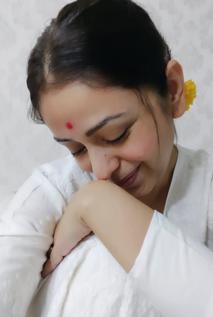 nehasargam's tweet photo. Immersing and embracing 🏵️
Happy #Mahashivratri  🙏🏻 https://t.co/EHQr6TuIXn