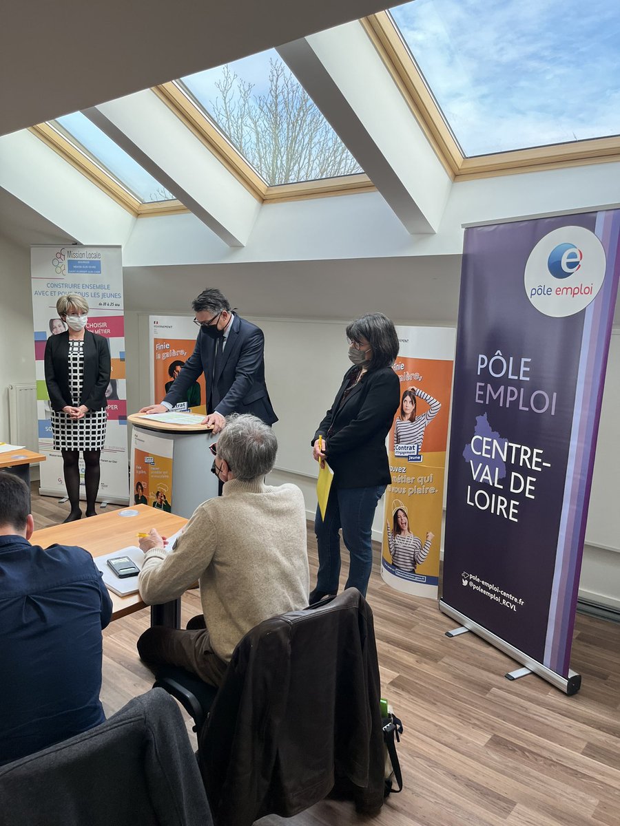 Le #cej c’est: un accompagnement intensif,  une nouvelle allocation, un engagement mutuel entre le jeune et son conseiller, une palette de service à disposition et une application mobile 📱<a href="/prefet18/">Préfet du Cher</a>  @poleemploi_RCVL #1jeune1solution <a href="/Travail_Gouv/">Ministère du Travail</a> @pole_emploi @CazaletMarianne