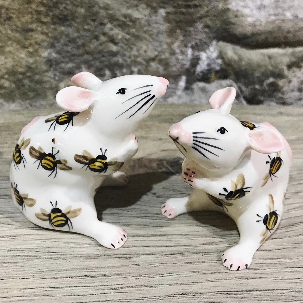Our wee Bee Mice Freshly out the Kiln🐝✨

wemyssware.co.uk/products/bee-m…